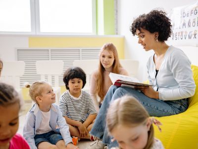 Teacher reading to their students.